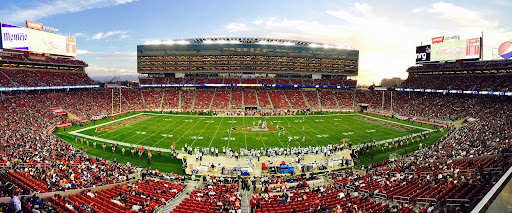 green-bay-packers-stadium-filled-with-fans