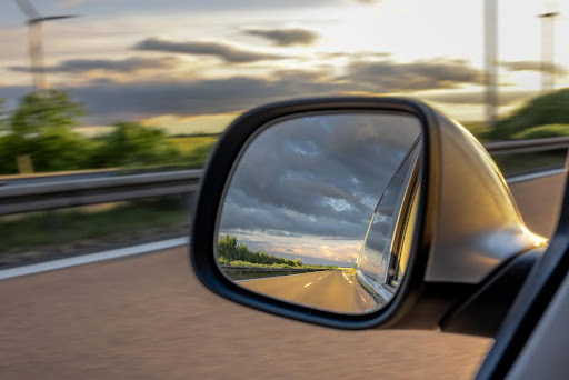 rearview-mirror-wiht-sky-in-reflection