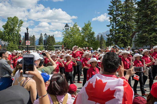 world-cup-canada-fans-all-band-together-in-parade